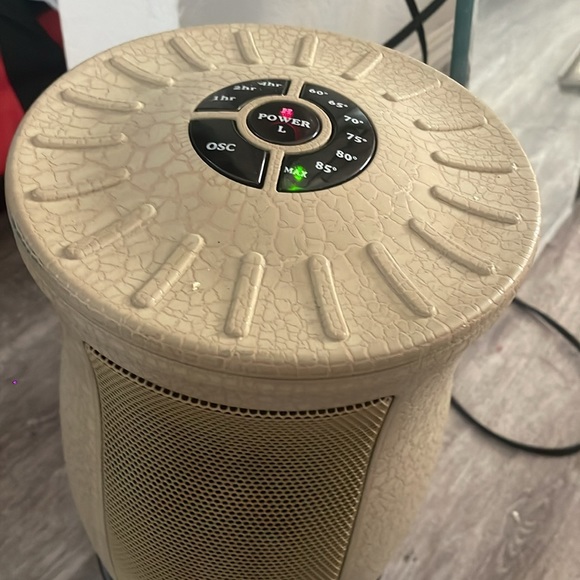 Lasko Designer Series Ceramic Heater 🤍 - Picture 3 of 4